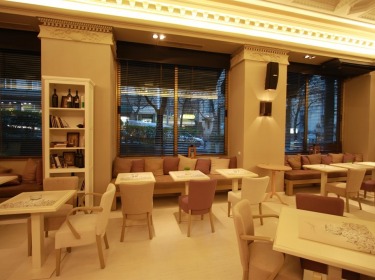 OPERA caf&eacute;